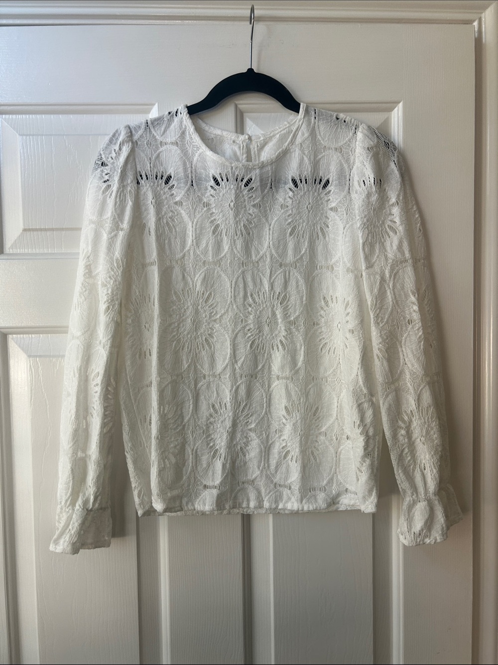 Women's White Lace Long-Sleeve Top